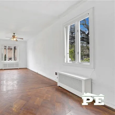 Image 2 - 875 East 15th Street, New York, NY 11230, USA - Townhouse for sale