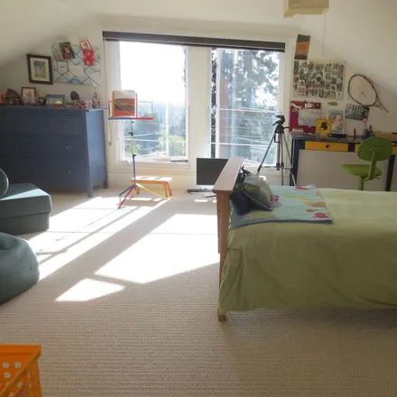 Rent this 4 bed house on Berkeley