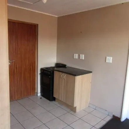 Image 2 - unnamed road, Rossmore, Johannesburg, 2001, South Africa - Apartment for rent