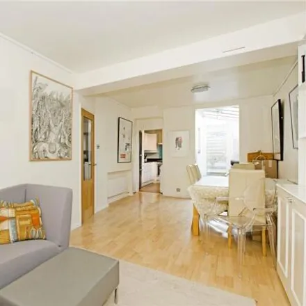 Rent this 3 bed townhouse on Whistler Street in London, N5 1NJ