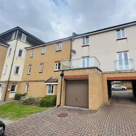 Rent this 3 bed townhouse on 17 Sevastopol Road in Bristol, BS7 0FJ