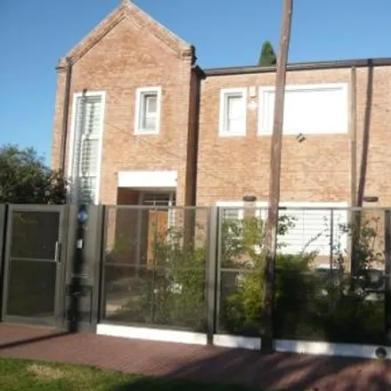 Buy this 4 bed house on Suipacha 1532 in Nuestra Señora de Lourdes, Rosario