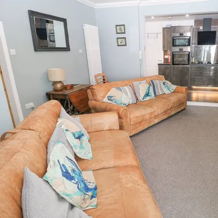 Rent this 2 bed townhouse on Tenby in SA70 7HA, United Kingdom