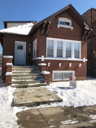 Rent this 5 bed house on S Elizabeth St in Chicago, IL