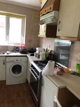 Image 1 - 2 Collins Grove, Coventry, CV4 7DW, United Kingdom - House for rent