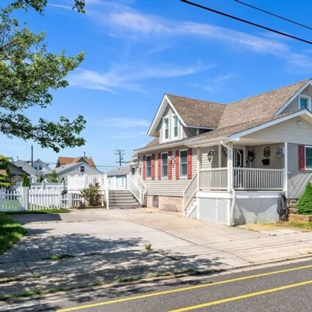 Buy this 6 bed house on 388 West Pine Avenue in Wildwood, NJ 08260