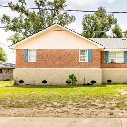 Buy this 4 bed house on 553 Woodside Drive in Mechanicville, Houma