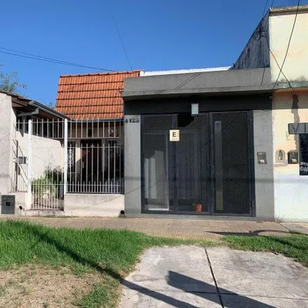 Buy this studio house on YPF in Avenida Florencio Varela, Partido de Quilmes