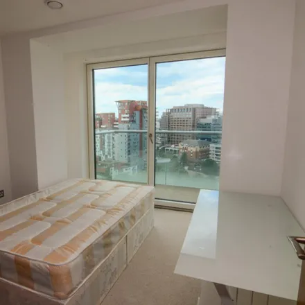 Rent this 5 bed room on Talisman Tower in 6 Lincoln Plaza, Millwall