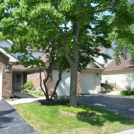 Rent this 2 bed townhouse on 122 West Hamilton Drive in Heatherlea, Palatine