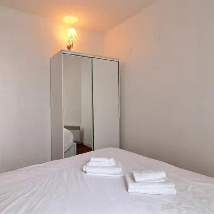 Image 3 - 9 Rue Rousselet, 75007 Paris, France - Apartment for rent