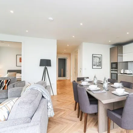 Rent this 3 bed apartment on Two Fifty One in 251 Southwark Bridge Road, London
