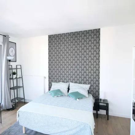 Rent this 4 bed room on 2 Rue Mozart in 92110 Clichy, France