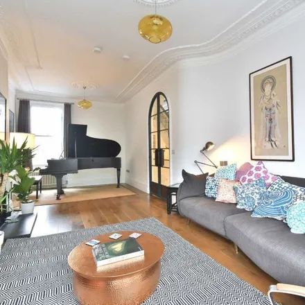 Rent this 5 bed townhouse on 122 Tressillian Road in London, SE4 1XZ