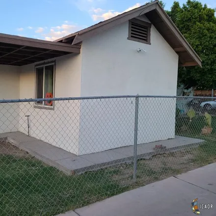 Image 4 - 470 West Olive Avenue, El Centro, CA 92243, USA - Duplex for sale