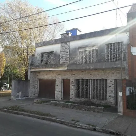 Buy this 4 bed house on Mariño y San Pedro in Profesor J. Mariño, Partido de Lomas de Zamora
