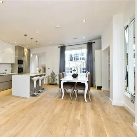 Rent this 3 bed room on 26 Bristol Gardens in London, W9 2JQ