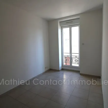 Image 2 - 1 Place des Arènes, 30000 Nîmes, France - Apartment for rent