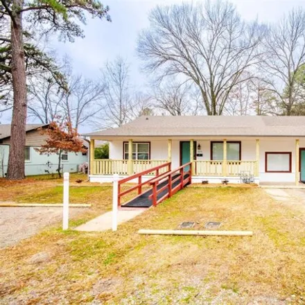 Buy this studio house on 121 Mitchell Street in Conway, AR 72034