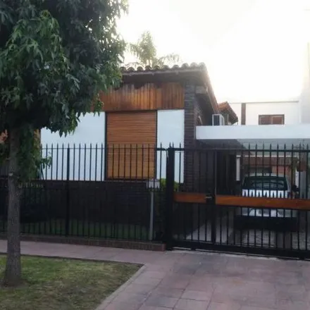Buy this 5 bed house on Fray Cayetano 1702 in Partido de La Matanza, B1704 FLD Ramos Mejía