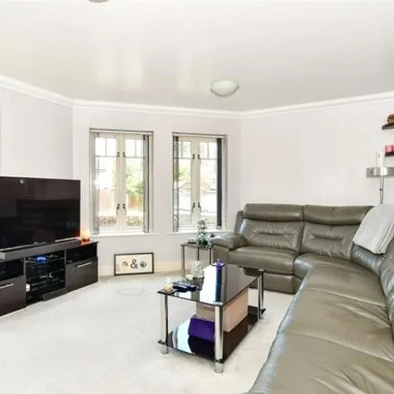 Image 3 - Richmond Court, Tilgate, RH10 6TY, United Kingdom - Apartment for sale