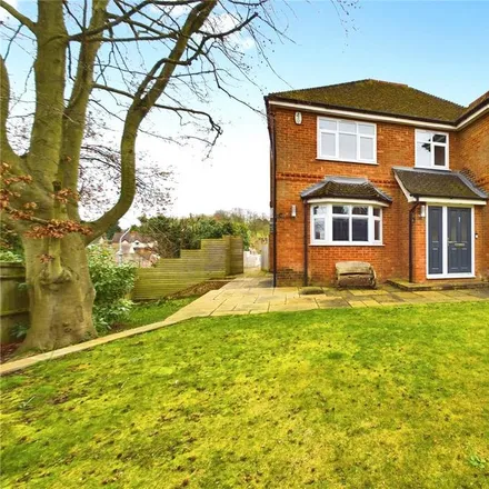 Rent this 4 bed house on Clevedon Road in Reading, RG31 6RL