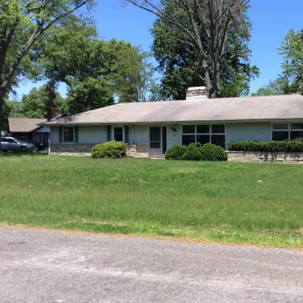 Buy this 4 bed house on 47 Ridge Road in Centralia, IL 62801