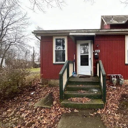 Buy this 4 bed house on 392 West 16th Street in Elyria, OH 44035