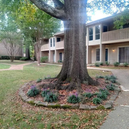 Buy this 1 bed townhouse on 6715 Quail Hollow Court in Memphis, TN 38120