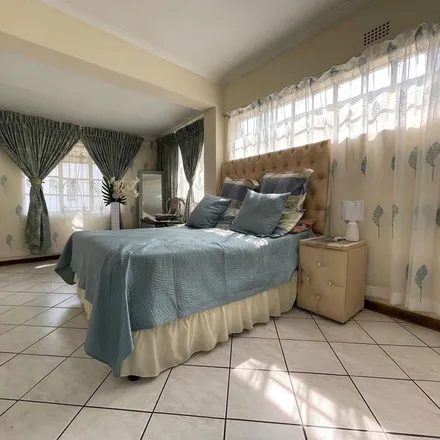 Rent this 2 bed apartment on unnamed road in Risidale, Johannesburg