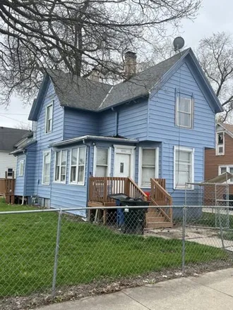 Buy this studio house on 1200 Blake Avenue in Racine, WI 53404