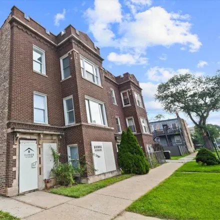 Buy this 8 bed house on 4116 West Arthington Street in Chicago, IL 60624