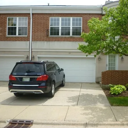 Rent this 3 bed house on 397 Town Place Cir in Buffalo Grove, Illinois