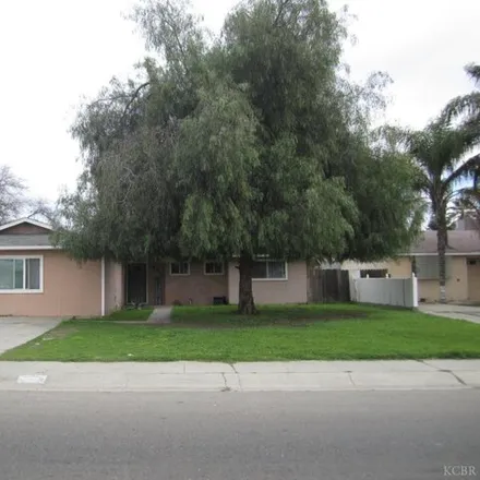 Buy this 3 bed house on 2650 S Chinowth St in Visalia, California