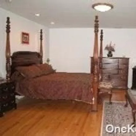 Image 8 - 15 Tottenham Place, Hillside Manor, Village of New Hyde Park, NY 11040, USA - House for sale