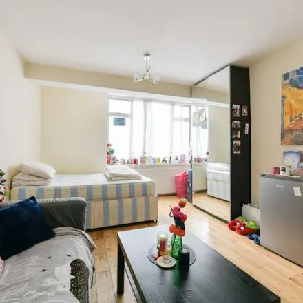 Rent this 4 bed apartment on The Builders Arms in 140 St. Paul's Road, London
