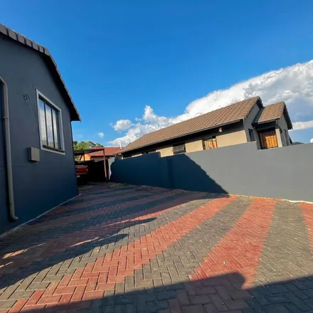 Image 7 - Progress Road, Lindhaven, Roodepoort, 1725, South Africa - Apartment for rent