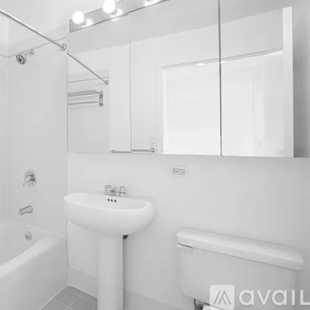Image 4 - 180 W 60th St, Unit 9F - Apartment for rent