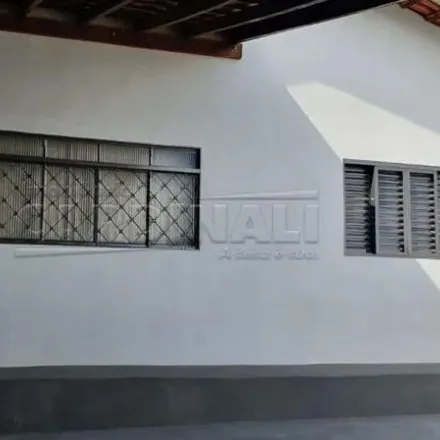 Buy this 3 bed house on Rua Professor Manoel Cerqueira Leite in Jardim Selmi Dei I, Araraquara - SP