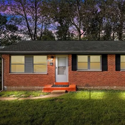 Buy this 3 bed house on 8124 Frost Avenue in Berkeley, Saint Louis County
