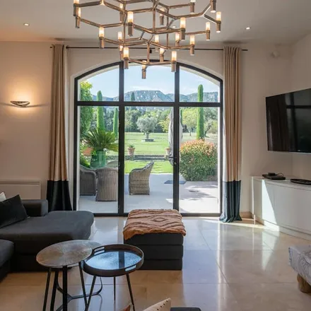 Rent this 7 bed house on 13210 Arrondissement d’Arles