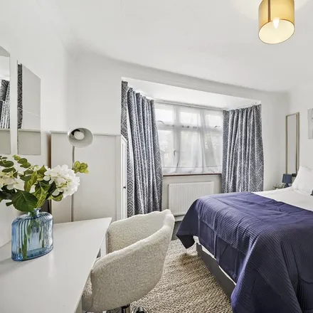 Rent this 1 bed room on Courthope Road in London, UB6 8PZ