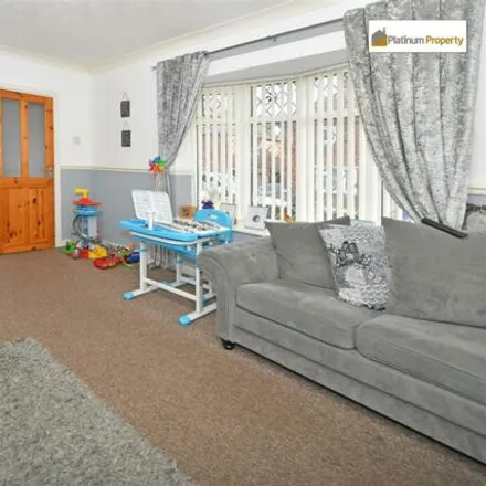 Image 2 - Sandcrest Place, Longton, ST3 5NE, United Kingdom - Duplex for sale