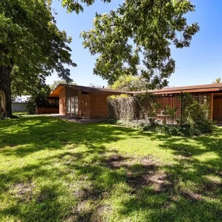 Image 3 - 584 Avenue F, Ozona, TX 76943, USA - House for sale