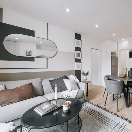 Rent this 2 bed apartment on 16 Rue du Commerce in 75015 Paris, France