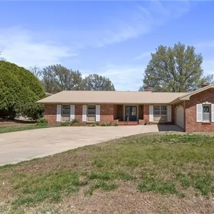 Buy this 3 bed house on 1098 West 11th Street in Chanute, KS 66720