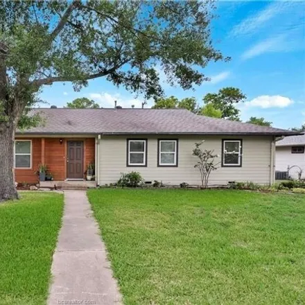 Rent this 4 bed house on 762 North Avenue in Bryan, TX 77802