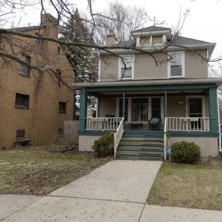 Buy this 3 bed house on 988 Campbell Street in Joliet, IL 60435