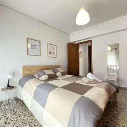 Rent this 3 bed apartment on Plaça Espanya in Gran Via de Ramón y Cajal, 46007 Valencia