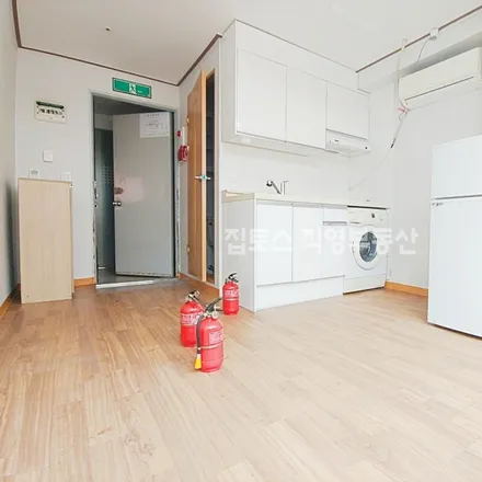 Rent this studio apartment on 서울특별시 도봉구 방학동 622-31